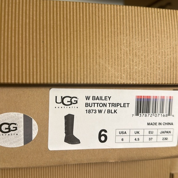 Authentic UGGs-Tall Bailey Button Triplet - Picture 8 of 8